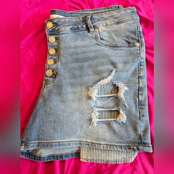 KanCan Light Blue Distressed Jean Shorts-NWOT - Picture 10 of 11